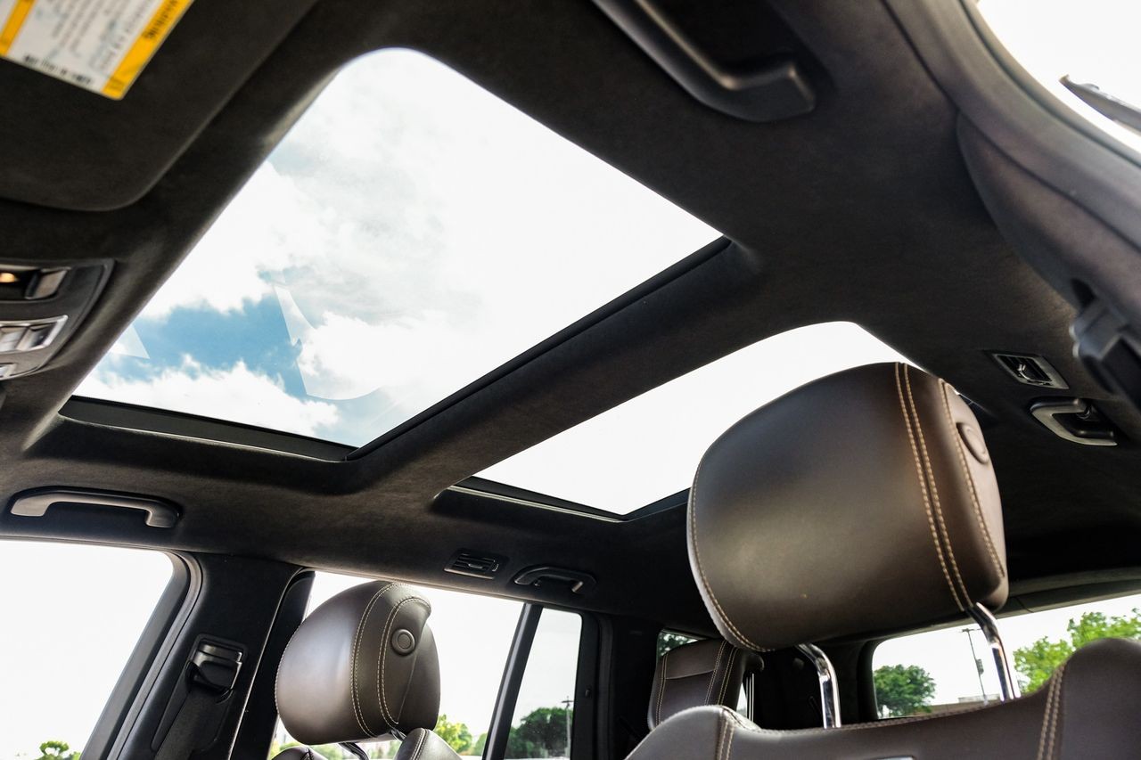 Mercedes-Benz GLS 63 AMG Vehicle Main Gallery Image 05