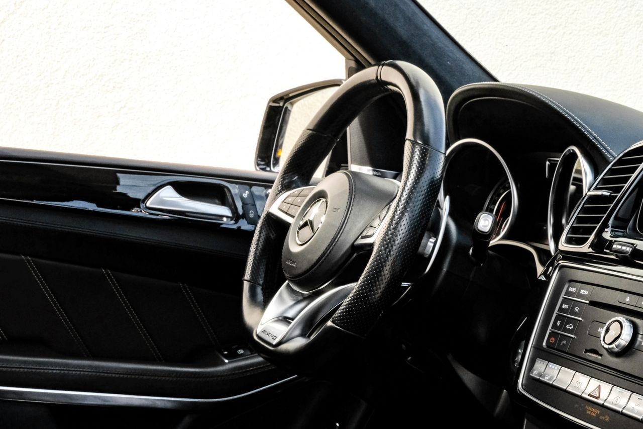 Mercedes-Benz GLS 63 AMG Vehicle Main Gallery Image 14