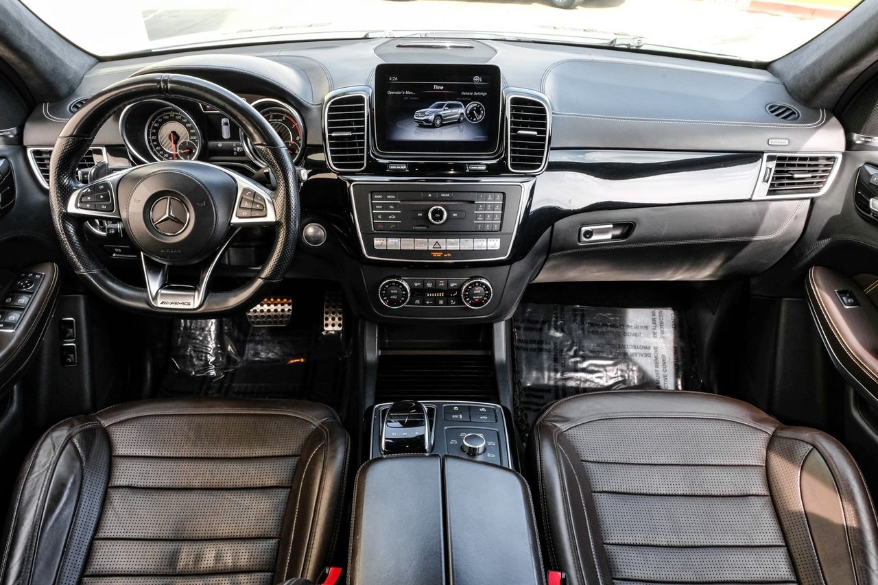Mercedes-Benz GLS 63 AMG Vehicle Main Gallery Image 15