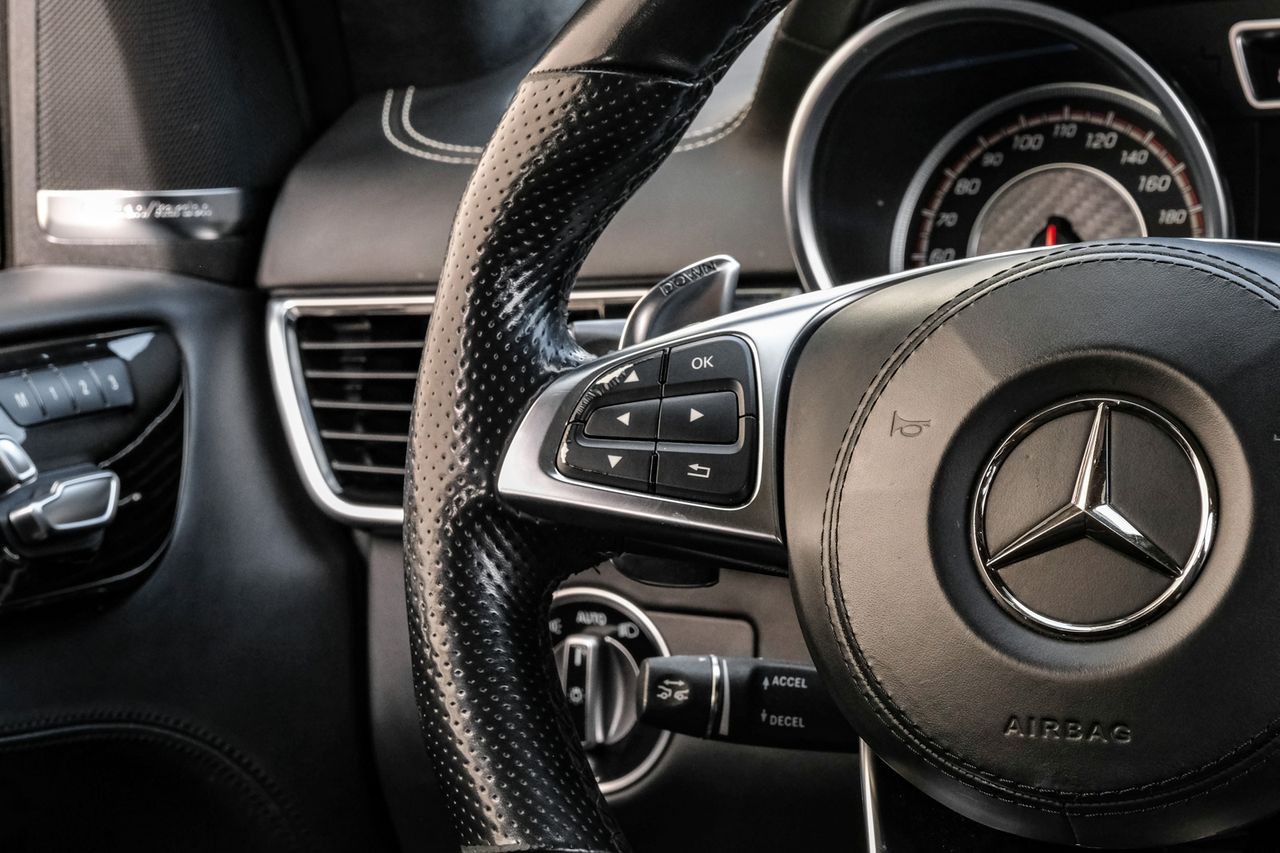 Mercedes-Benz GLS 63 AMG Vehicle Main Gallery Image 17