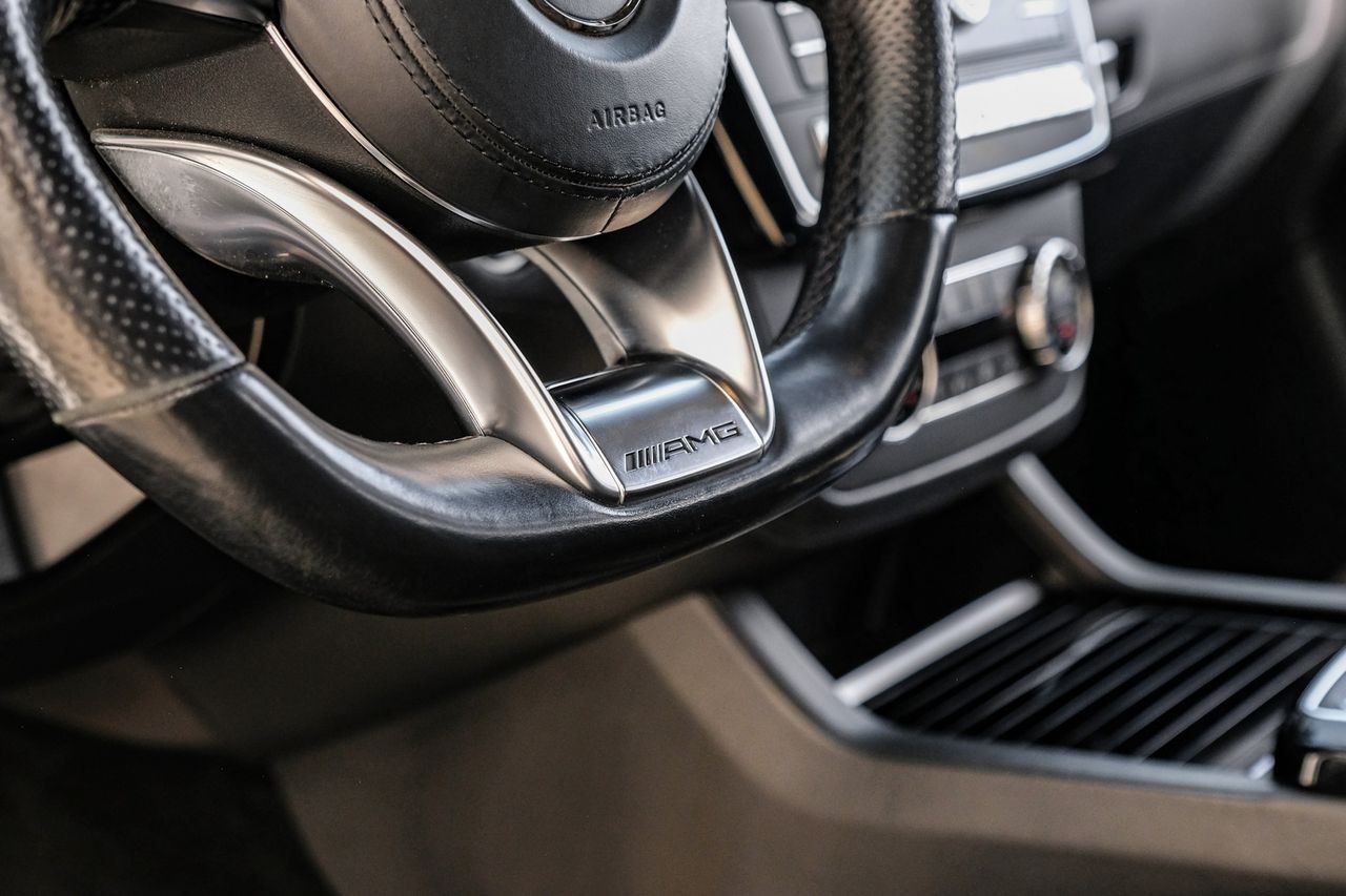 Mercedes-Benz GLS 63 AMG Vehicle Main Gallery Image 19