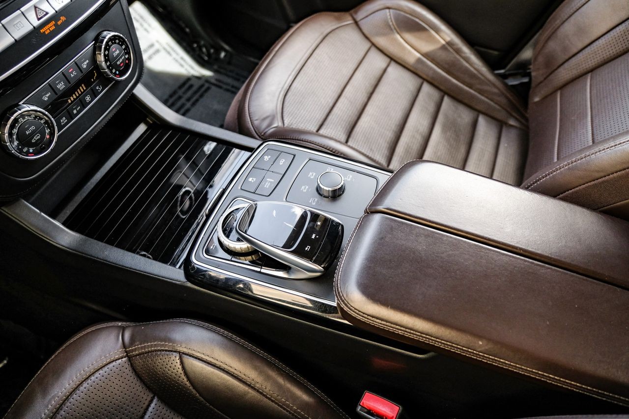 Mercedes-Benz GLS 63 AMG Vehicle Main Gallery Image 26