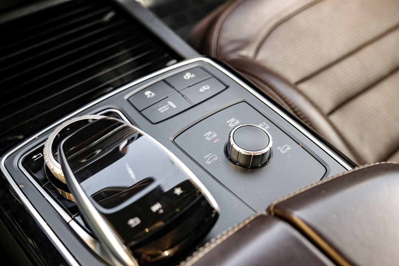 Mercedes-Benz GLS 63 AMG Vehicle Main Gallery Image 27