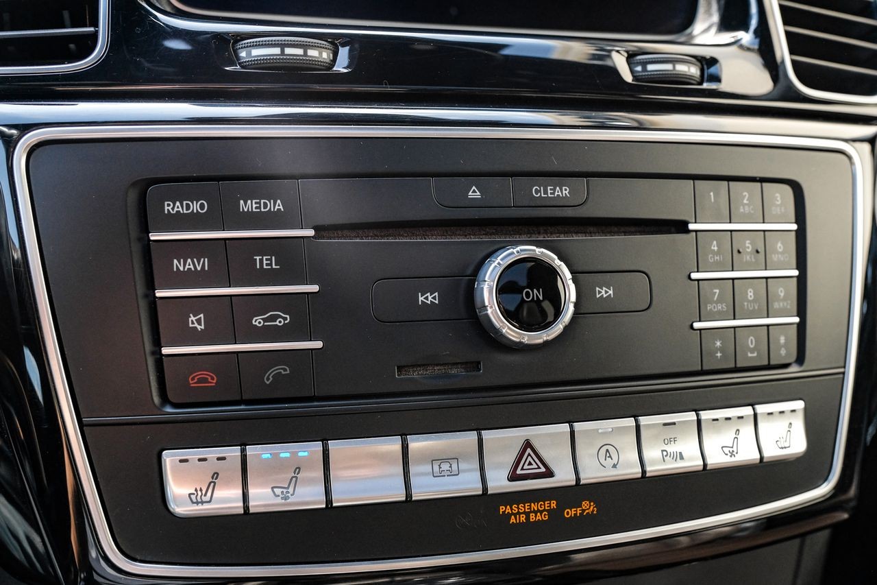 Mercedes-Benz GLS 63 AMG Vehicle Main Gallery Image 28