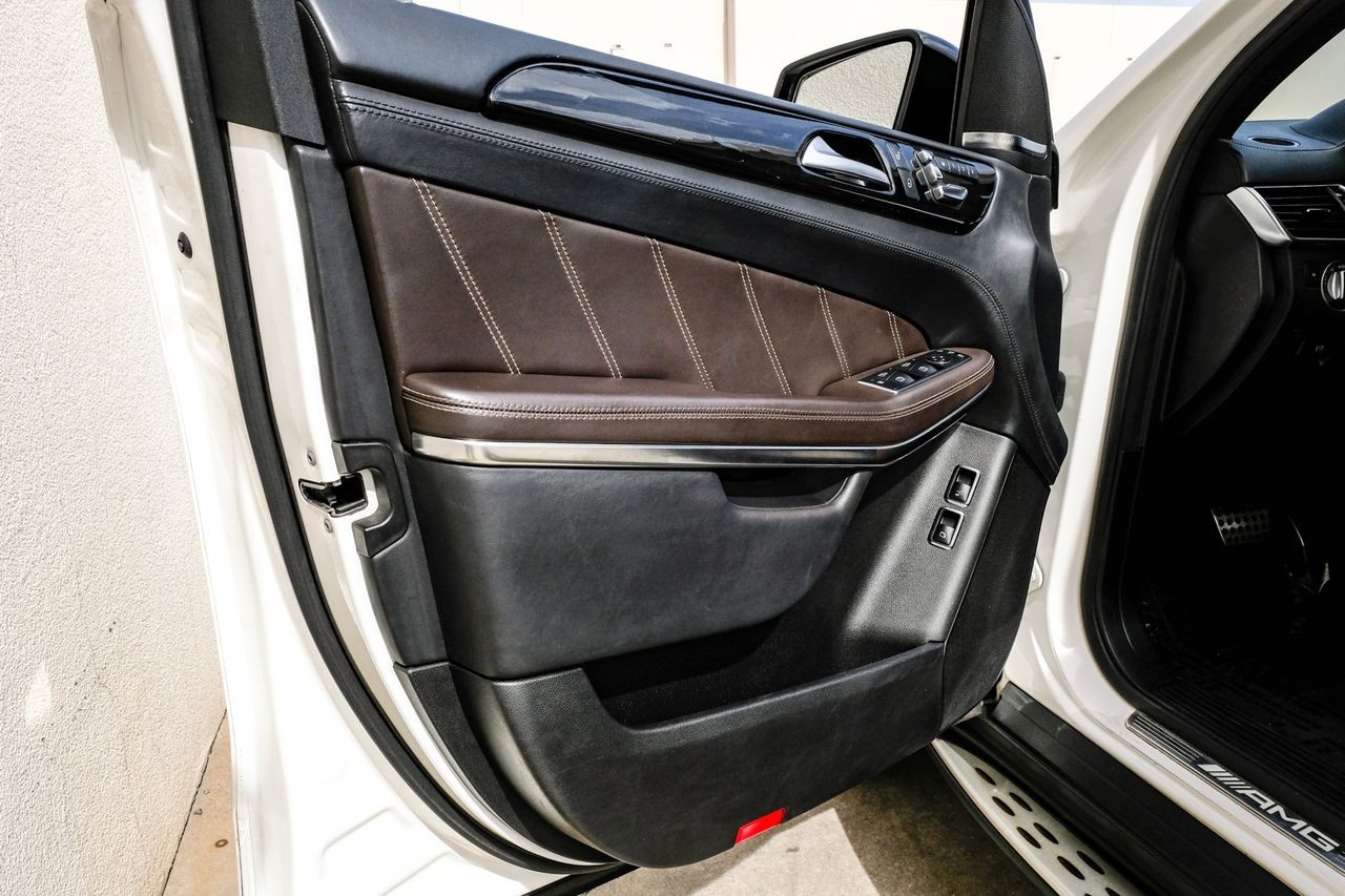 Mercedes-Benz GLS 63 AMG Vehicle Main Gallery Image 51