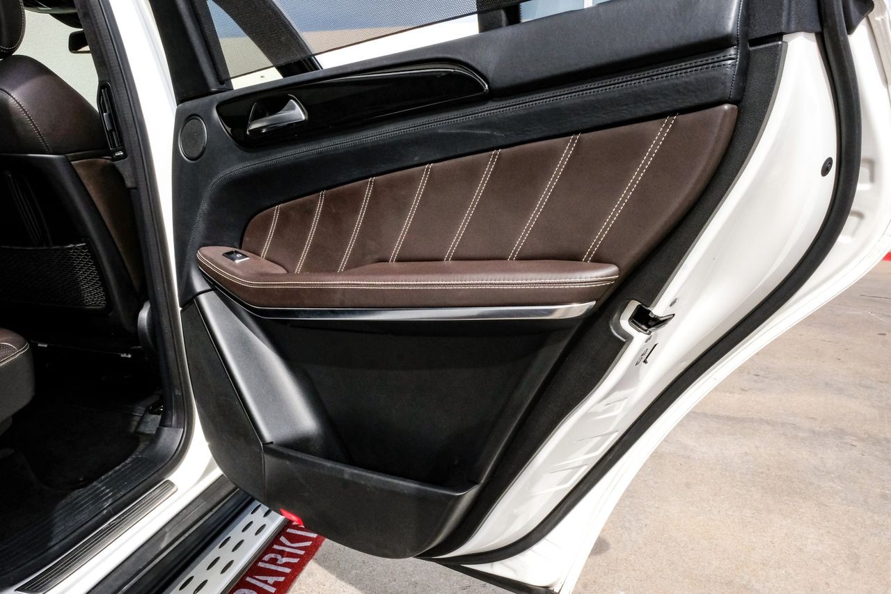 Mercedes-Benz GLS 63 AMG Vehicle Main Gallery Image 57