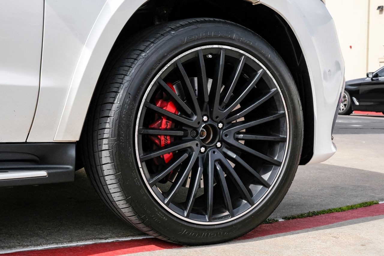 Mercedes-Benz GLS 63 AMG Vehicle Main Gallery Image 67