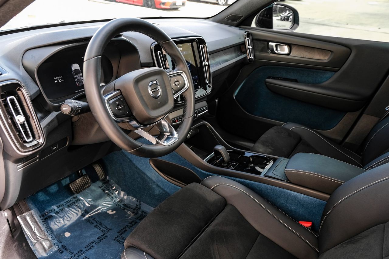Volvo C40 Recharge Pure Electric Vehicle Main Gallery Image 03