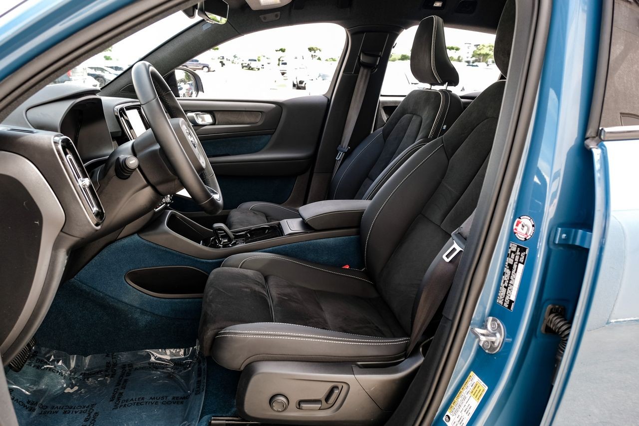 Volvo C40 Recharge Pure Electric Vehicle Main Gallery Image 04
