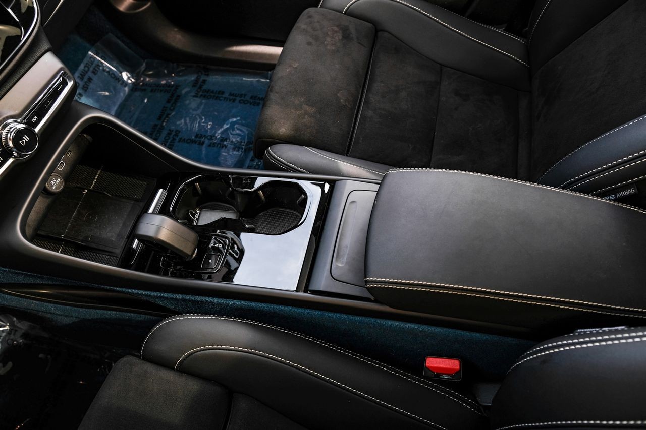 Volvo C40 Recharge Pure Electric Vehicle Main Gallery Image 23