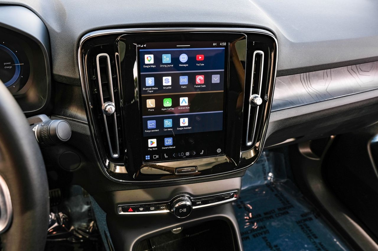 Volvo C40 Recharge Pure Electric Vehicle Main Gallery Image 25