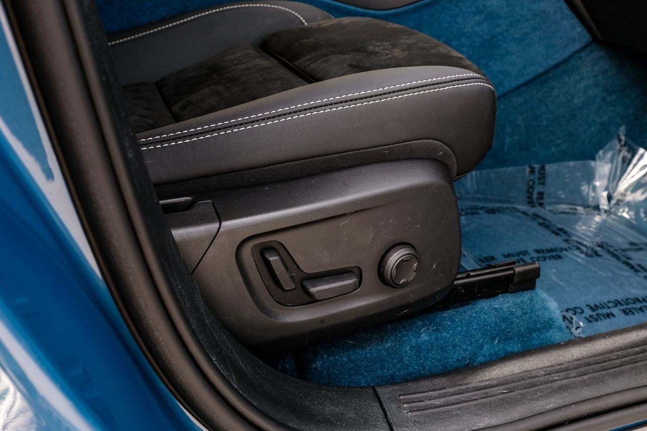 Volvo C40 Recharge Pure Electric Vehicle Main Gallery Image 35