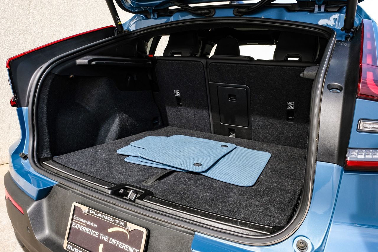 Volvo C40 Recharge Pure Electric Vehicle Main Gallery Image 49
