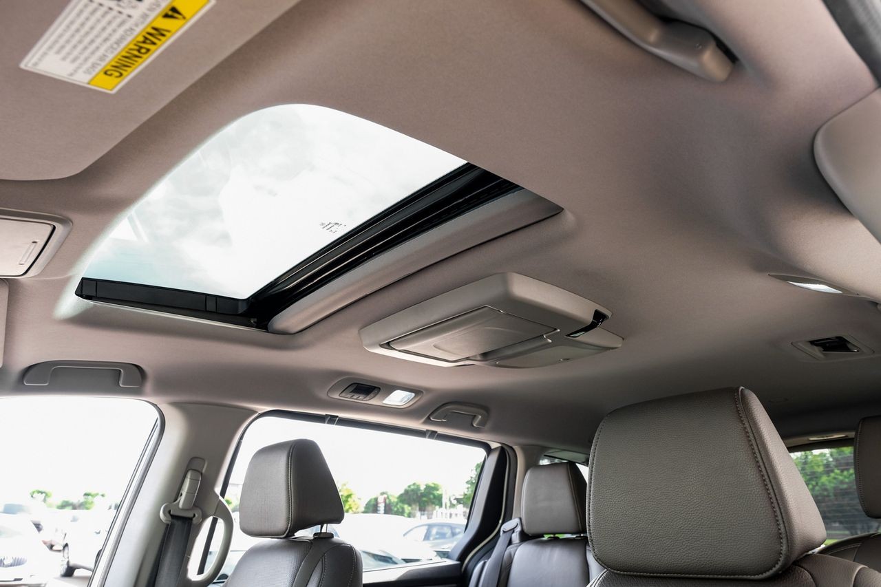 Honda Odyssey Vehicle Main Gallery Image 05