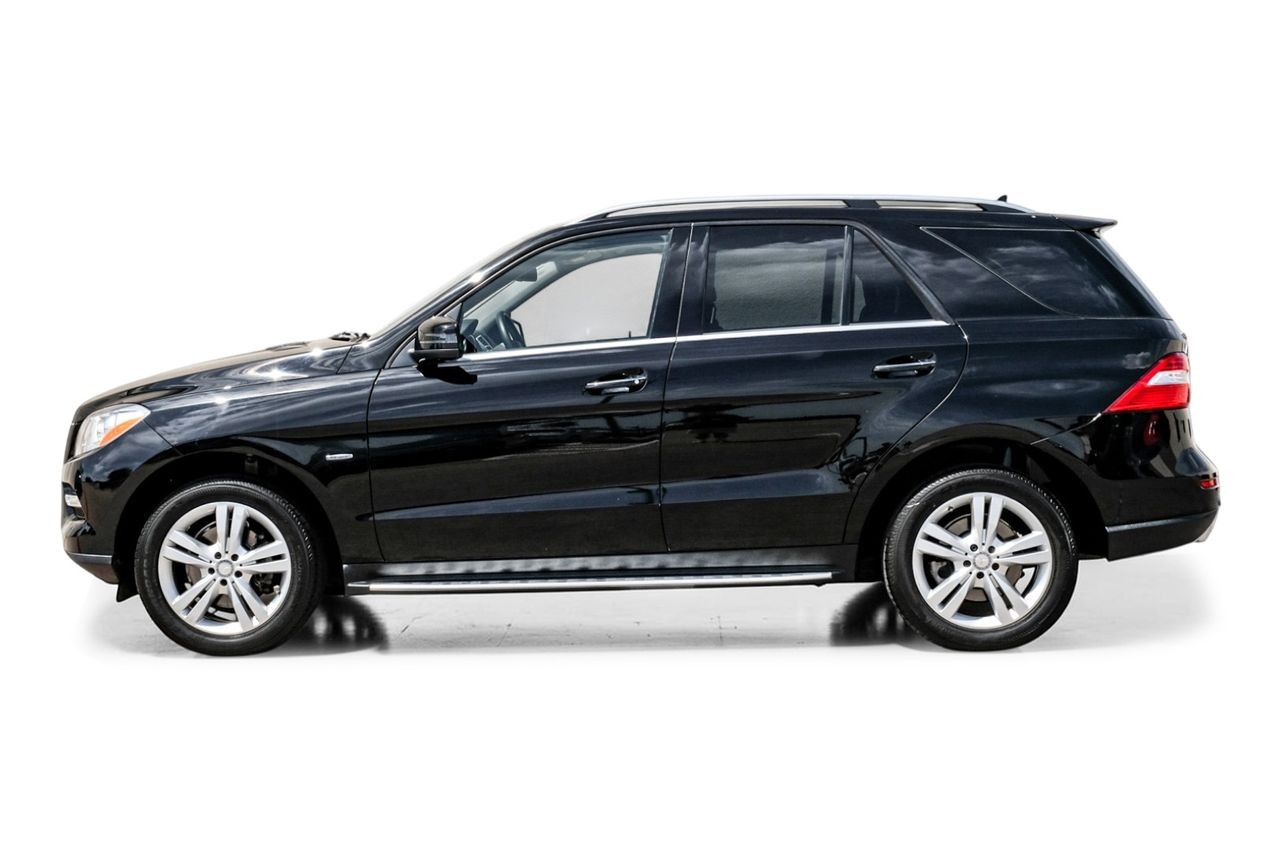 Mercedes-Benz M-Class Vehicle Main Gallery Image 12