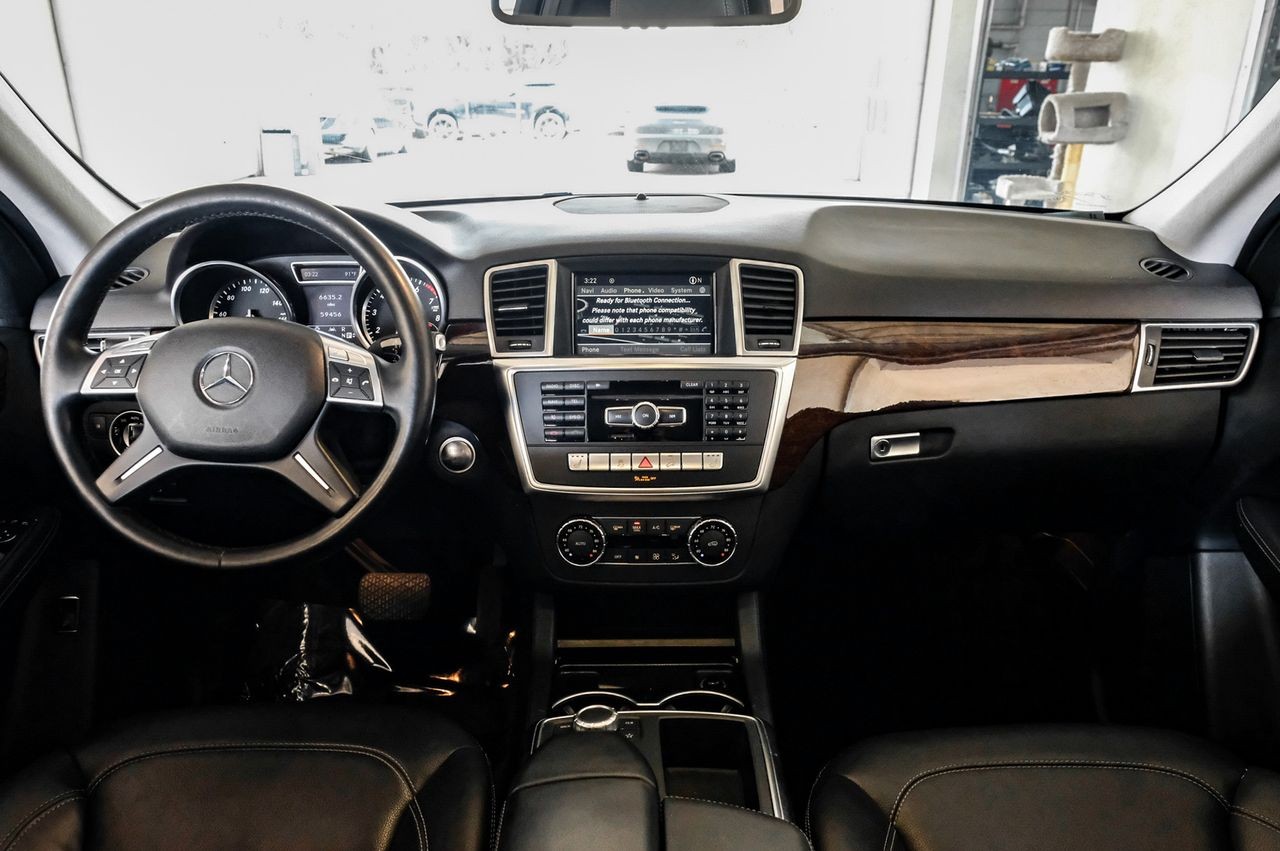Mercedes-Benz M-Class Vehicle Main Gallery Image 15