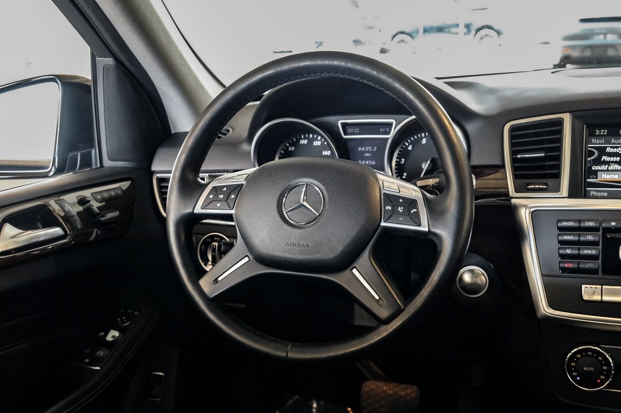 Mercedes-Benz M-Class Vehicle Main Gallery Image 17