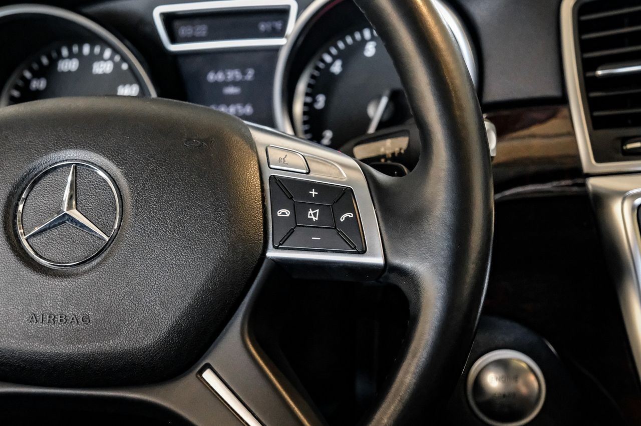 Mercedes-Benz M-Class Vehicle Main Gallery Image 19
