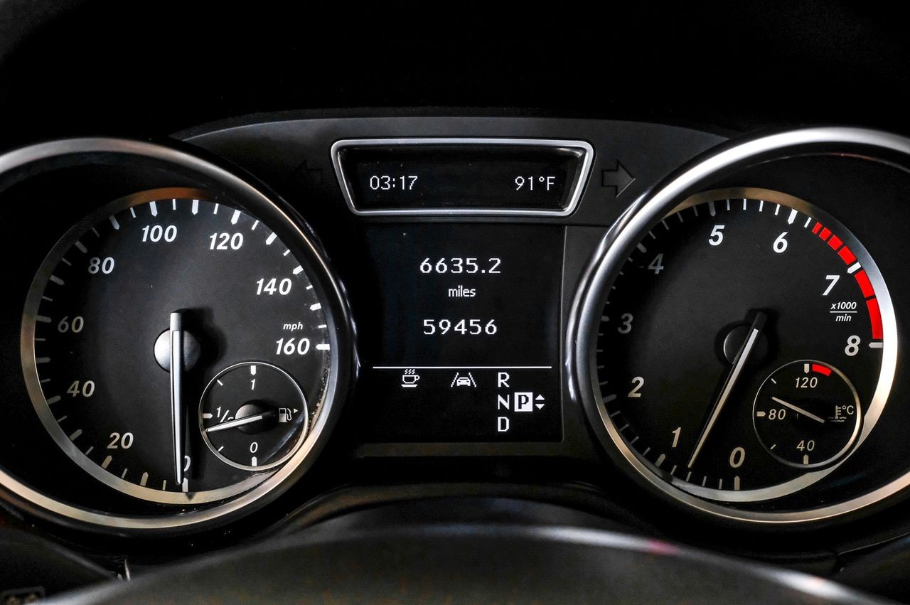 Mercedes-Benz M-Class Vehicle Main Gallery Image 20