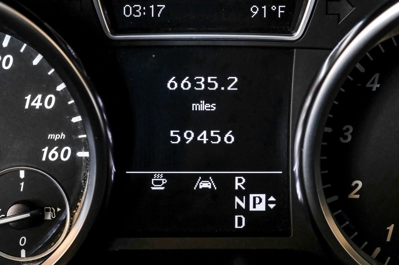 Mercedes-Benz M-Class Vehicle Main Gallery Image 21
