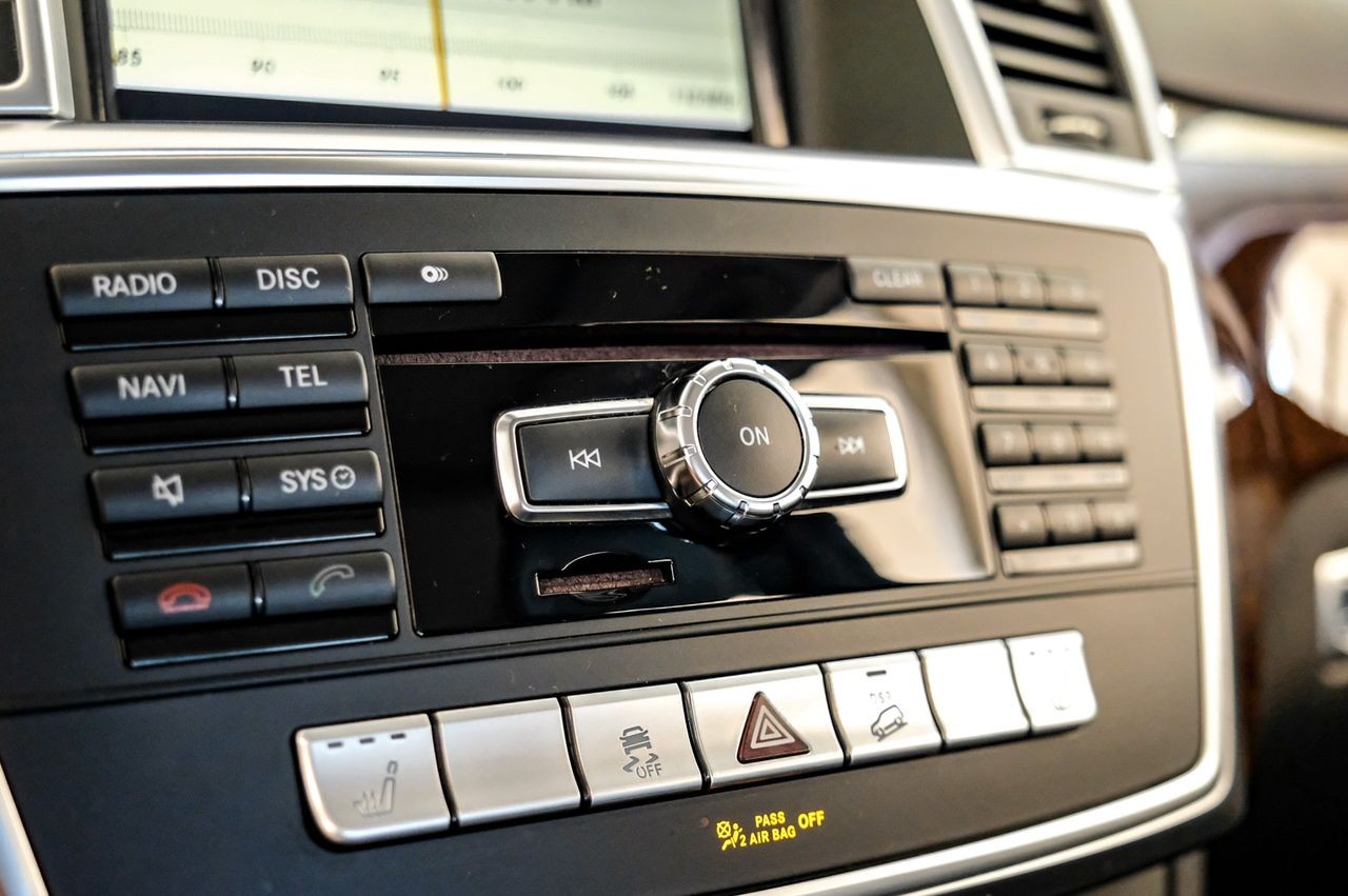 Mercedes-Benz M-Class Vehicle Main Gallery Image 28