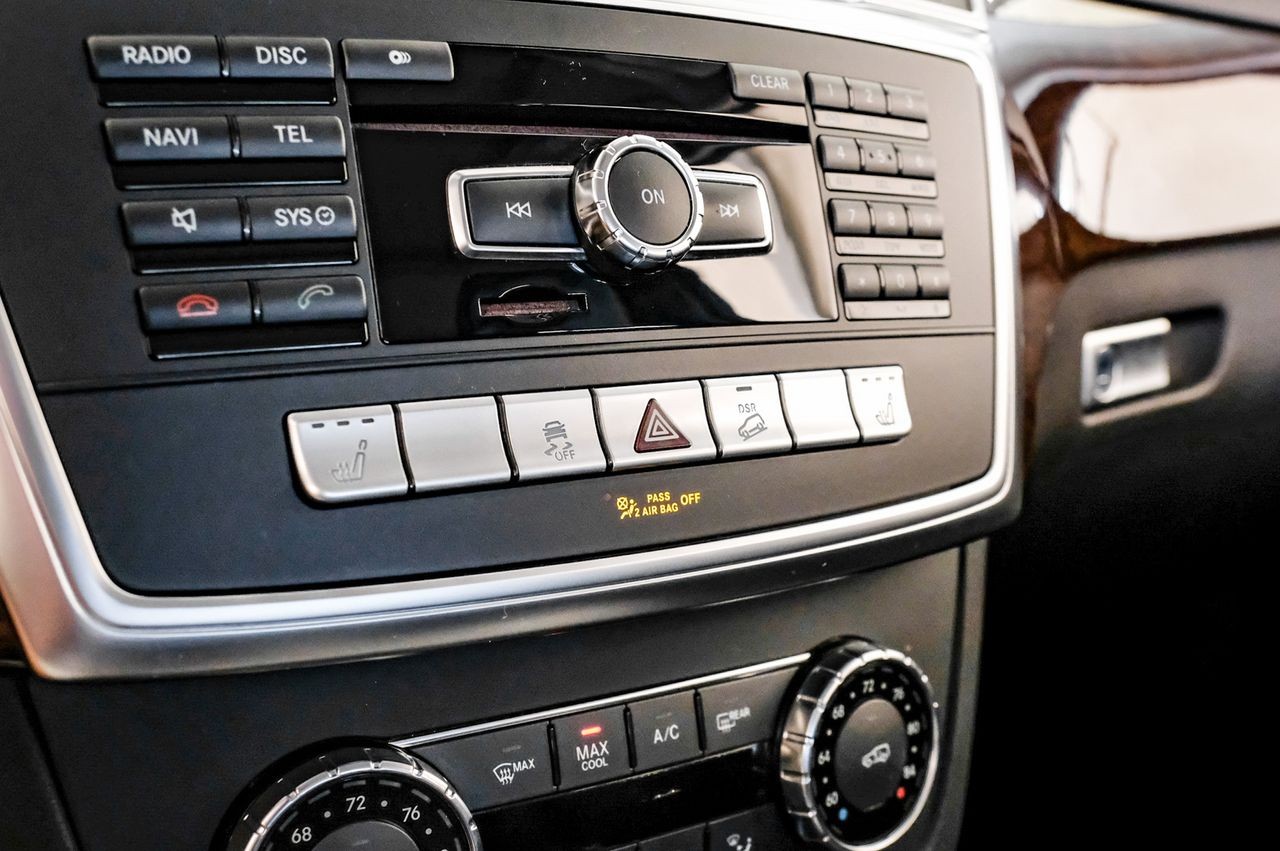 Mercedes-Benz M-Class Vehicle Main Gallery Image 29