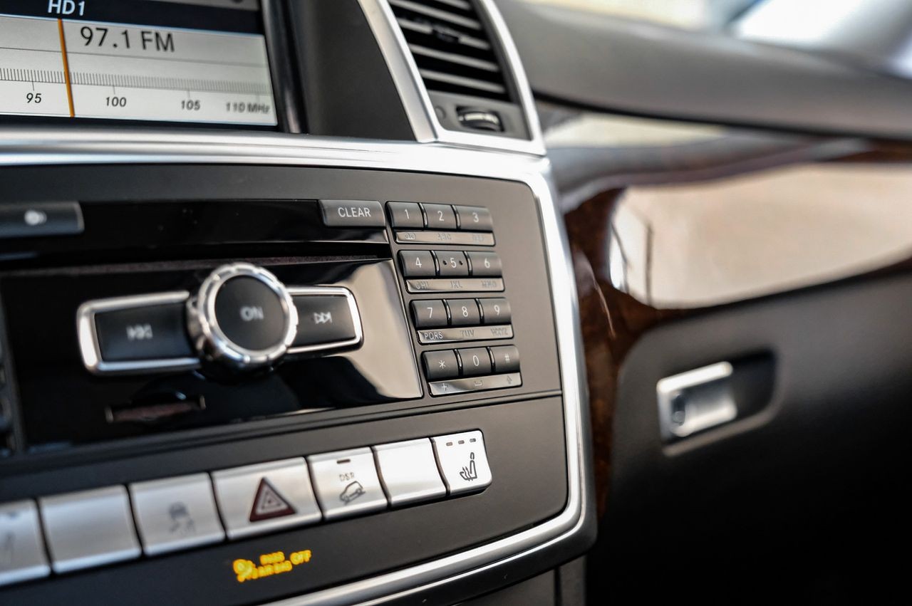 Mercedes-Benz M-Class Vehicle Main Gallery Image 31