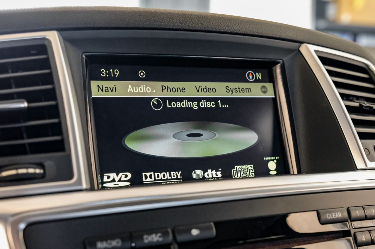 Mercedes-Benz M-Class Vehicle Main Gallery Image 35