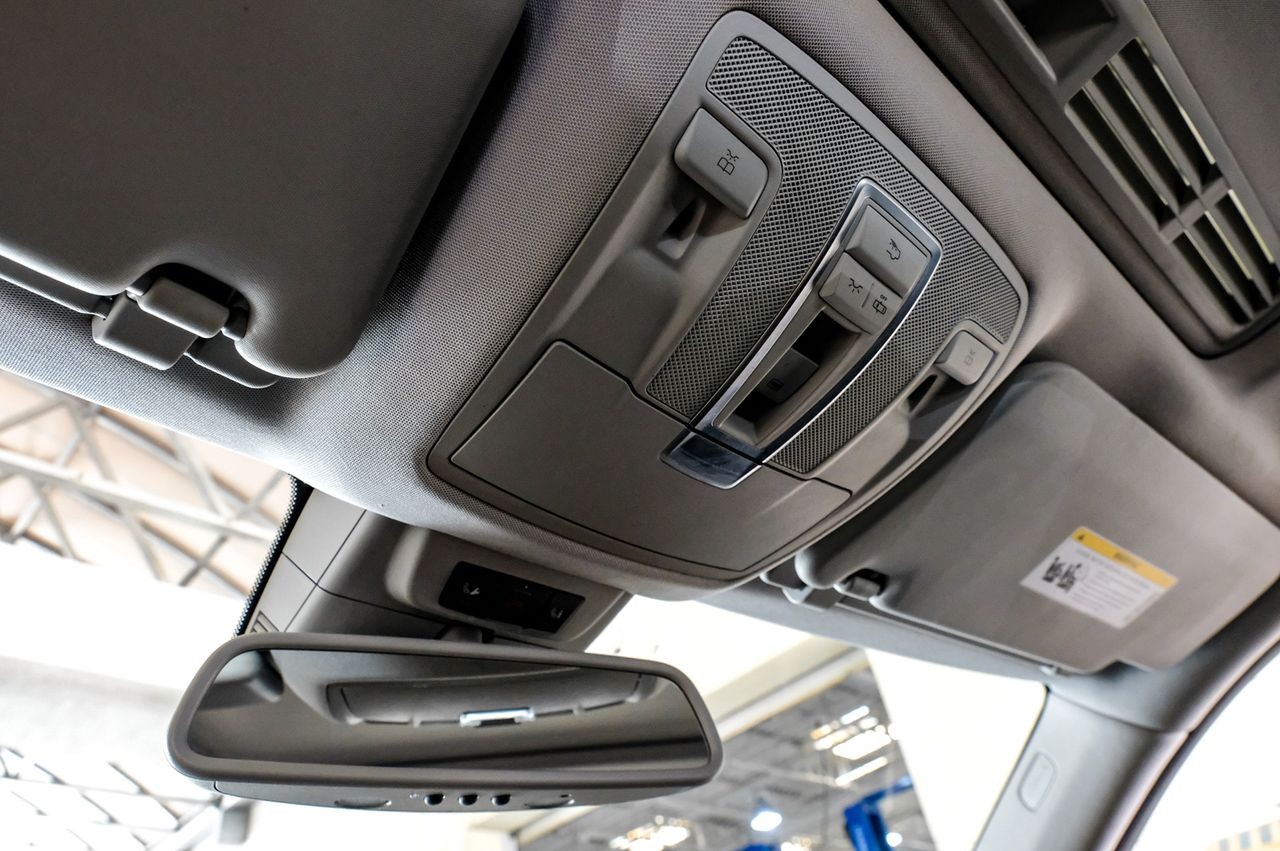 Mercedes-Benz M-Class Vehicle Main Gallery Image 37