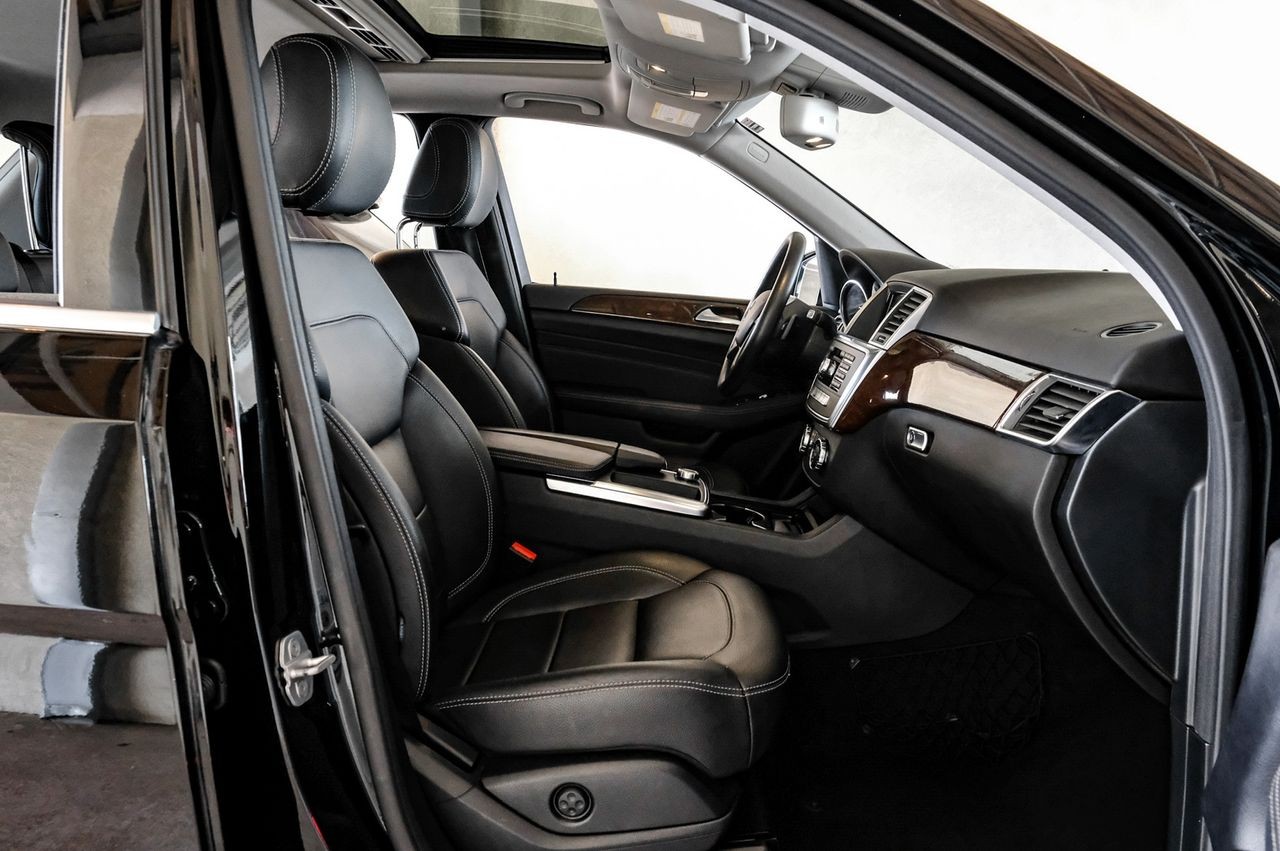 Mercedes-Benz M-Class Vehicle Main Gallery Image 39