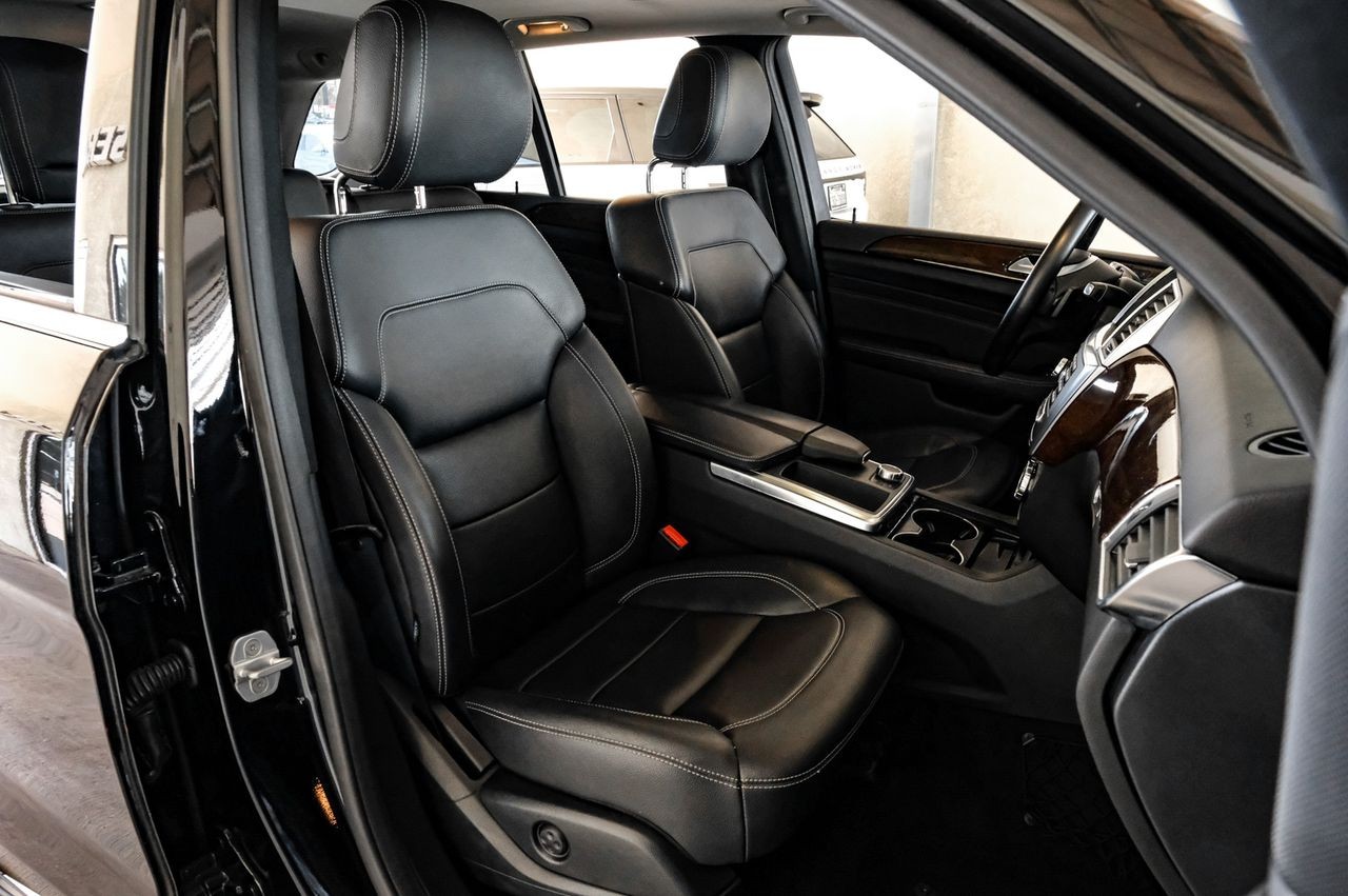 Mercedes-Benz M-Class Vehicle Main Gallery Image 40