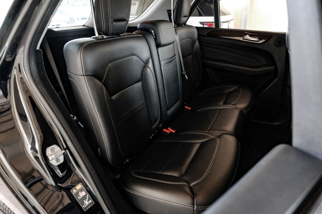 Mercedes-Benz M-Class Vehicle Main Gallery Image 41