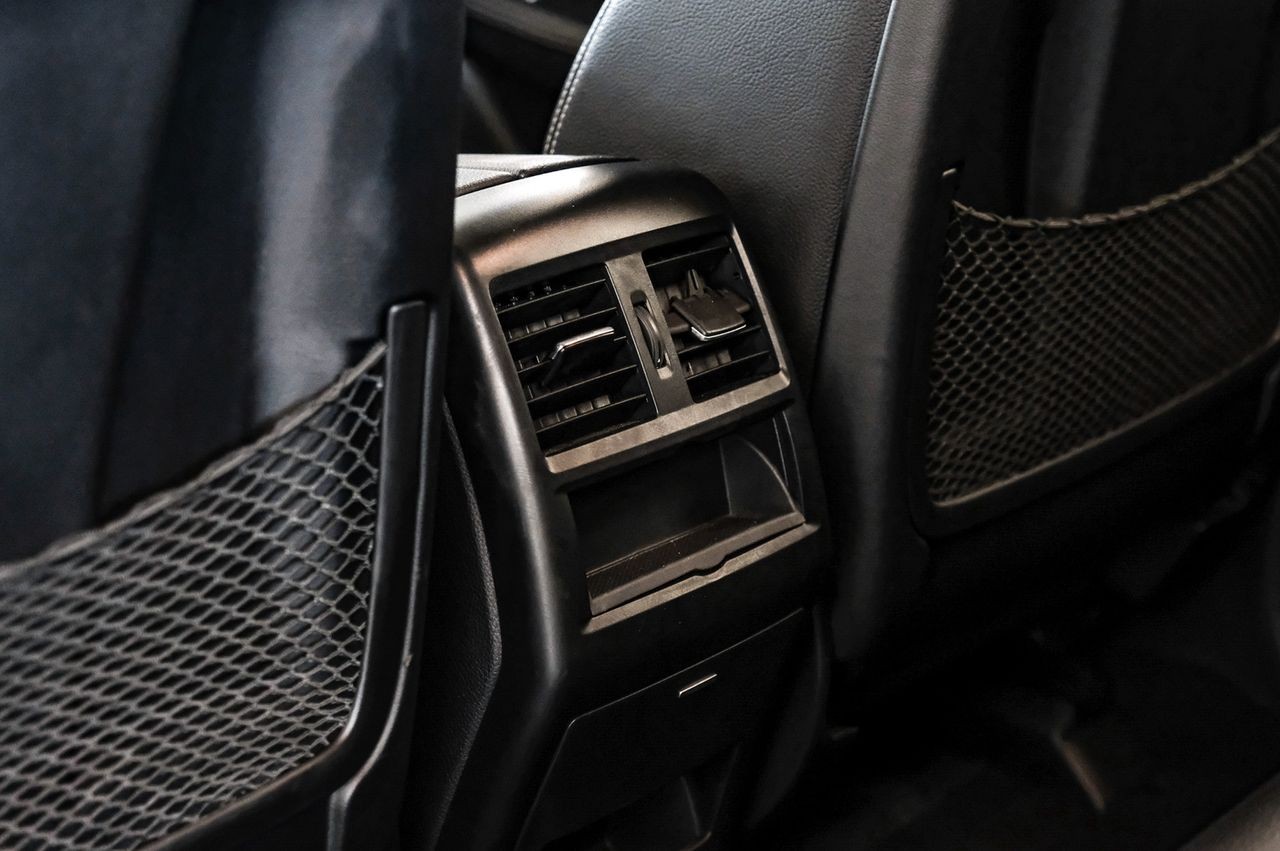 Mercedes-Benz M-Class Vehicle Main Gallery Image 43