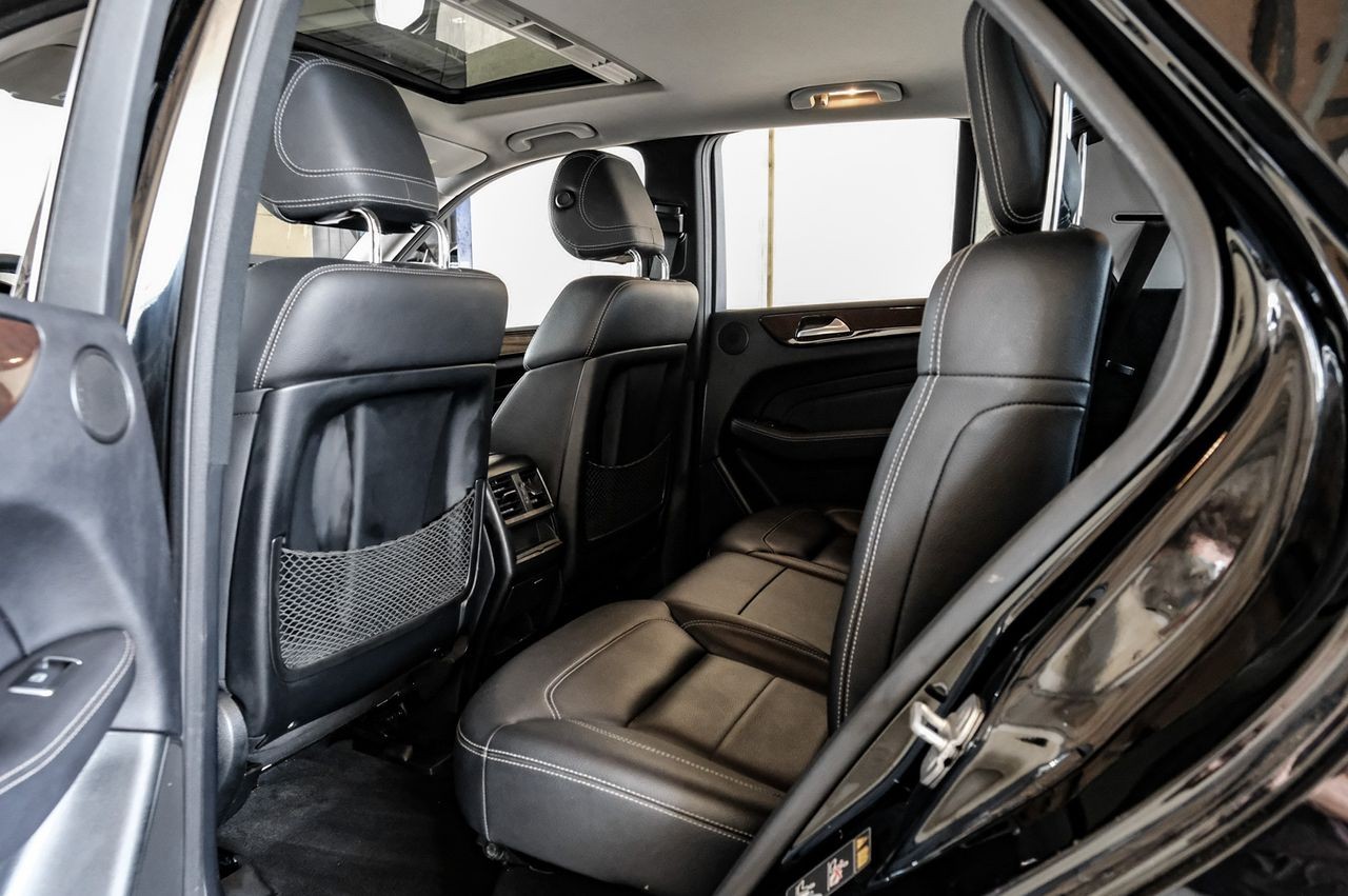Mercedes-Benz M-Class Vehicle Main Gallery Image 44