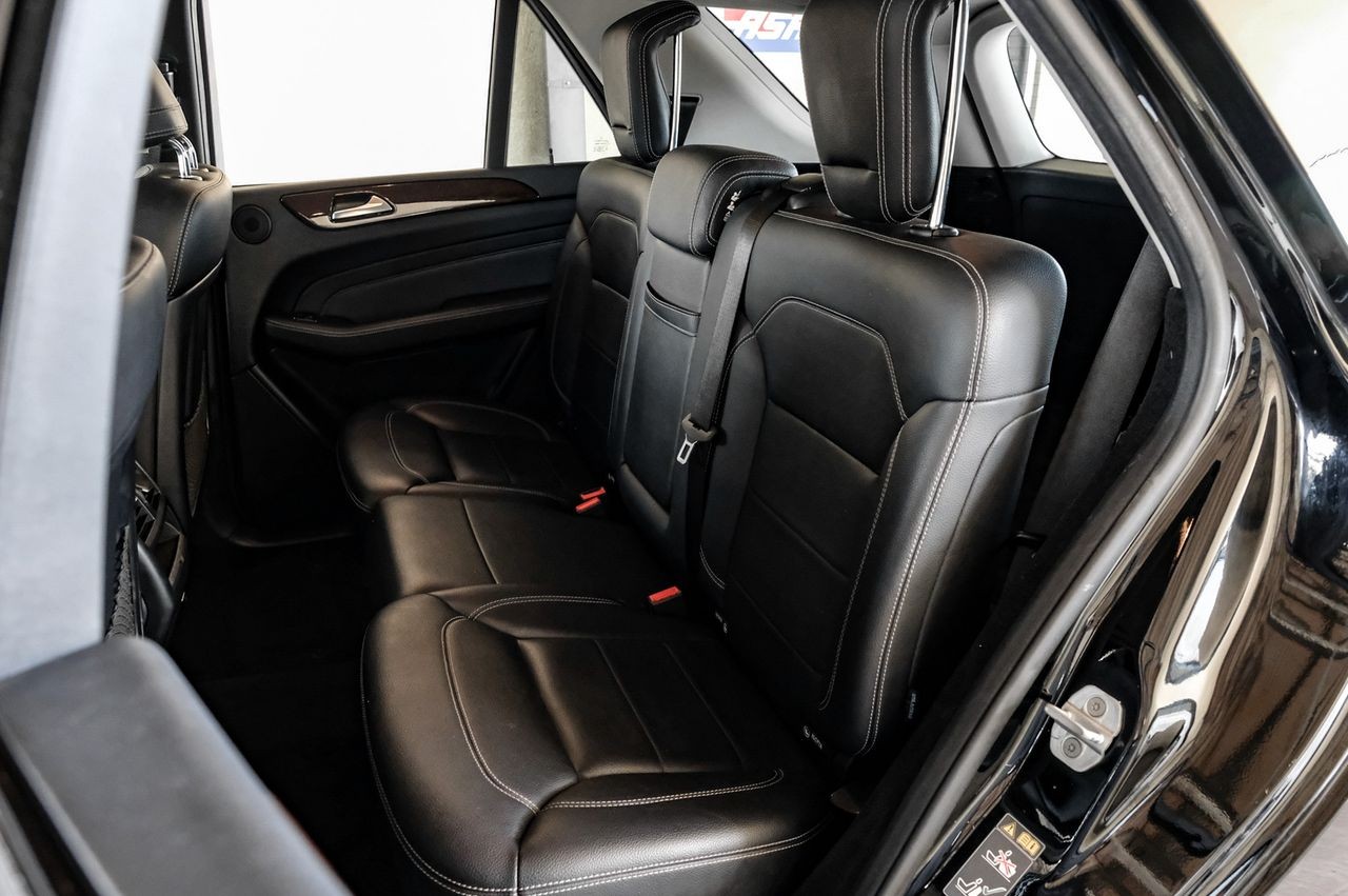 Mercedes-Benz M-Class Vehicle Main Gallery Image 45