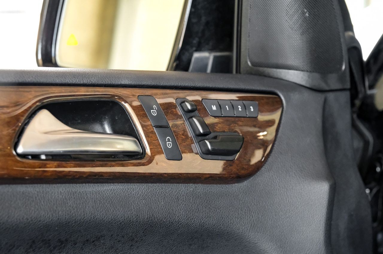 Mercedes-Benz M-Class Vehicle Main Gallery Image 50