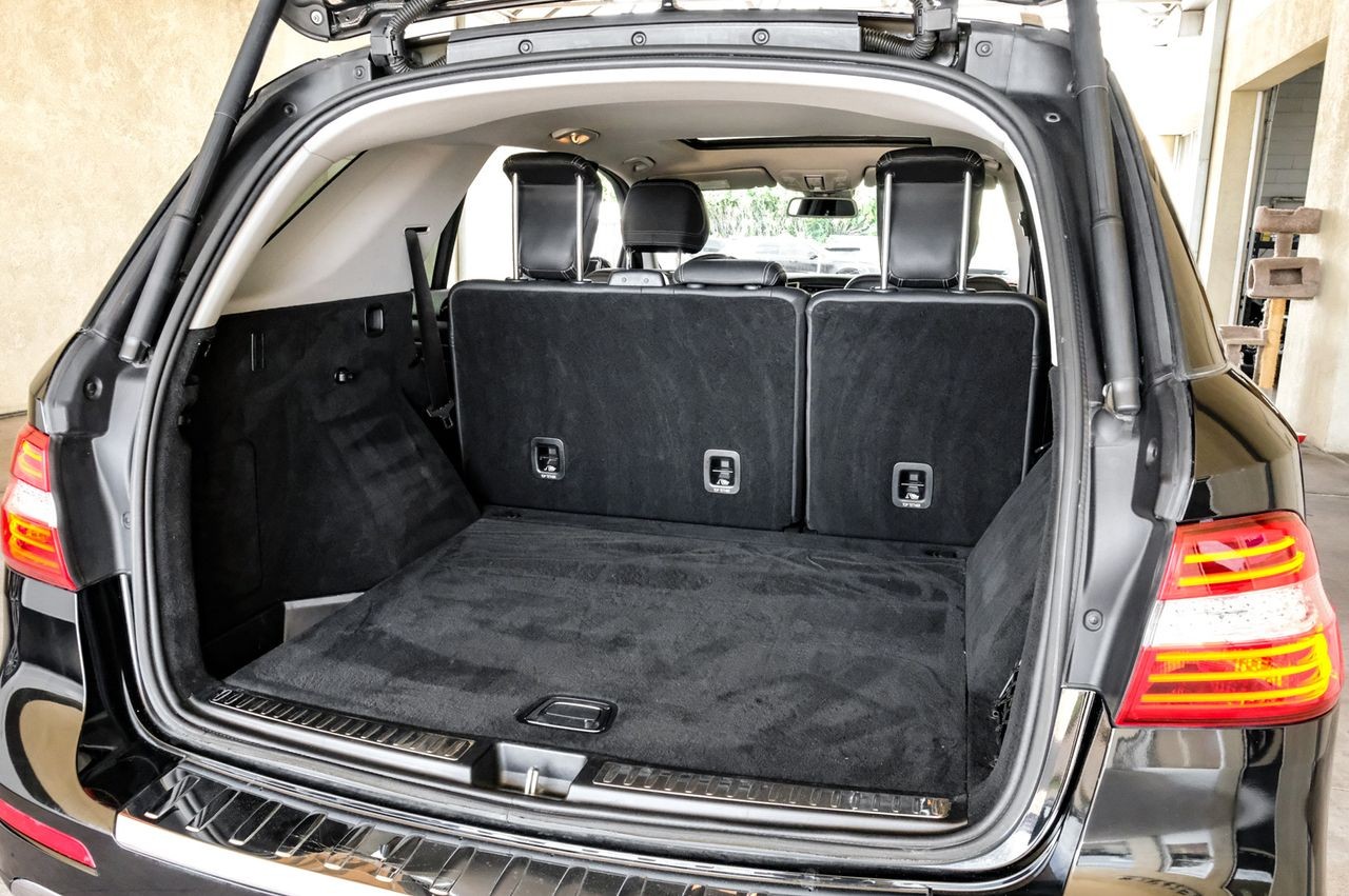 Mercedes-Benz M-Class Vehicle Main Gallery Image 56