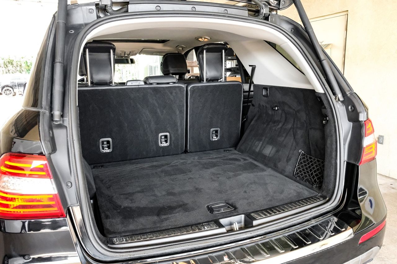 Mercedes-Benz M-Class Vehicle Main Gallery Image 57