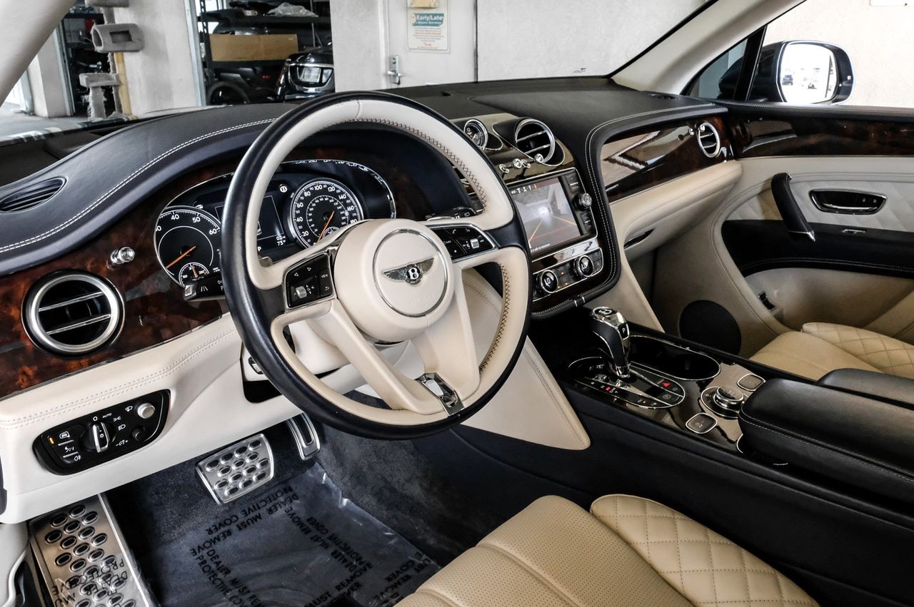 Bentley Bentayga Vehicle Main Gallery Image 03