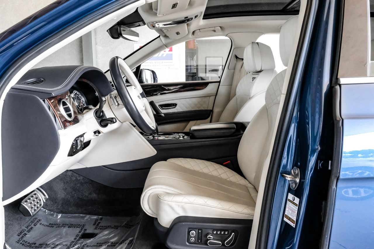 Bentley Bentayga Vehicle Main Gallery Image 04
