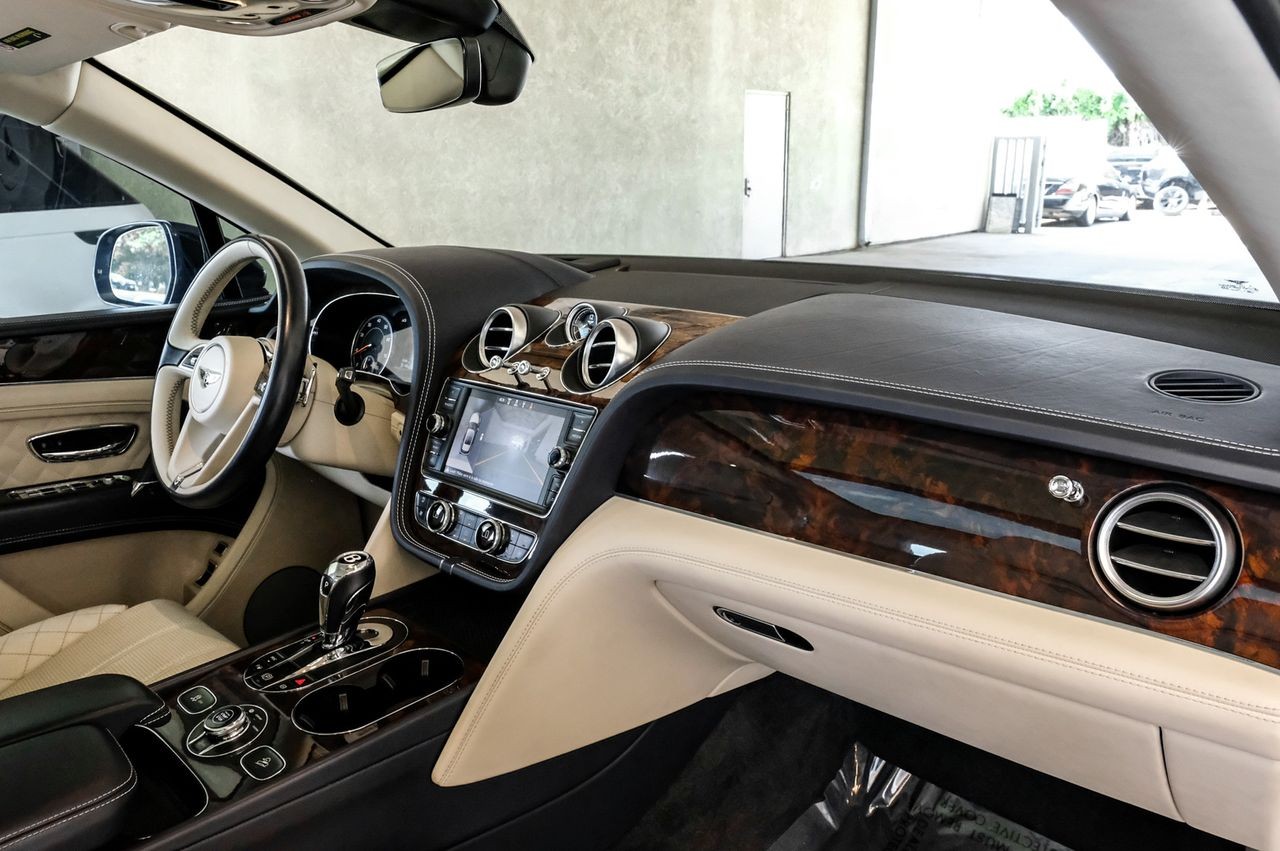 Bentley Bentayga Vehicle Main Gallery Image 11