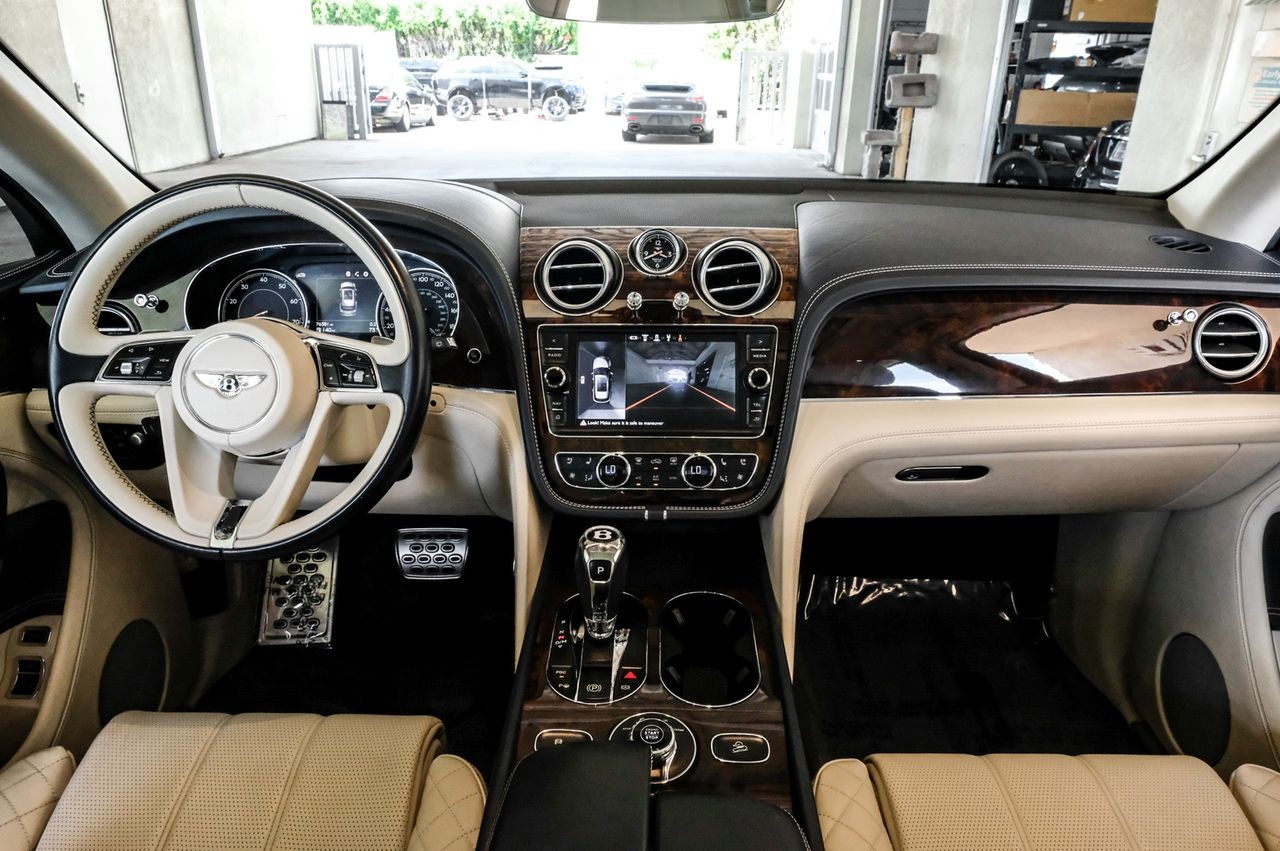 Bentley Bentayga Vehicle Main Gallery Image 13