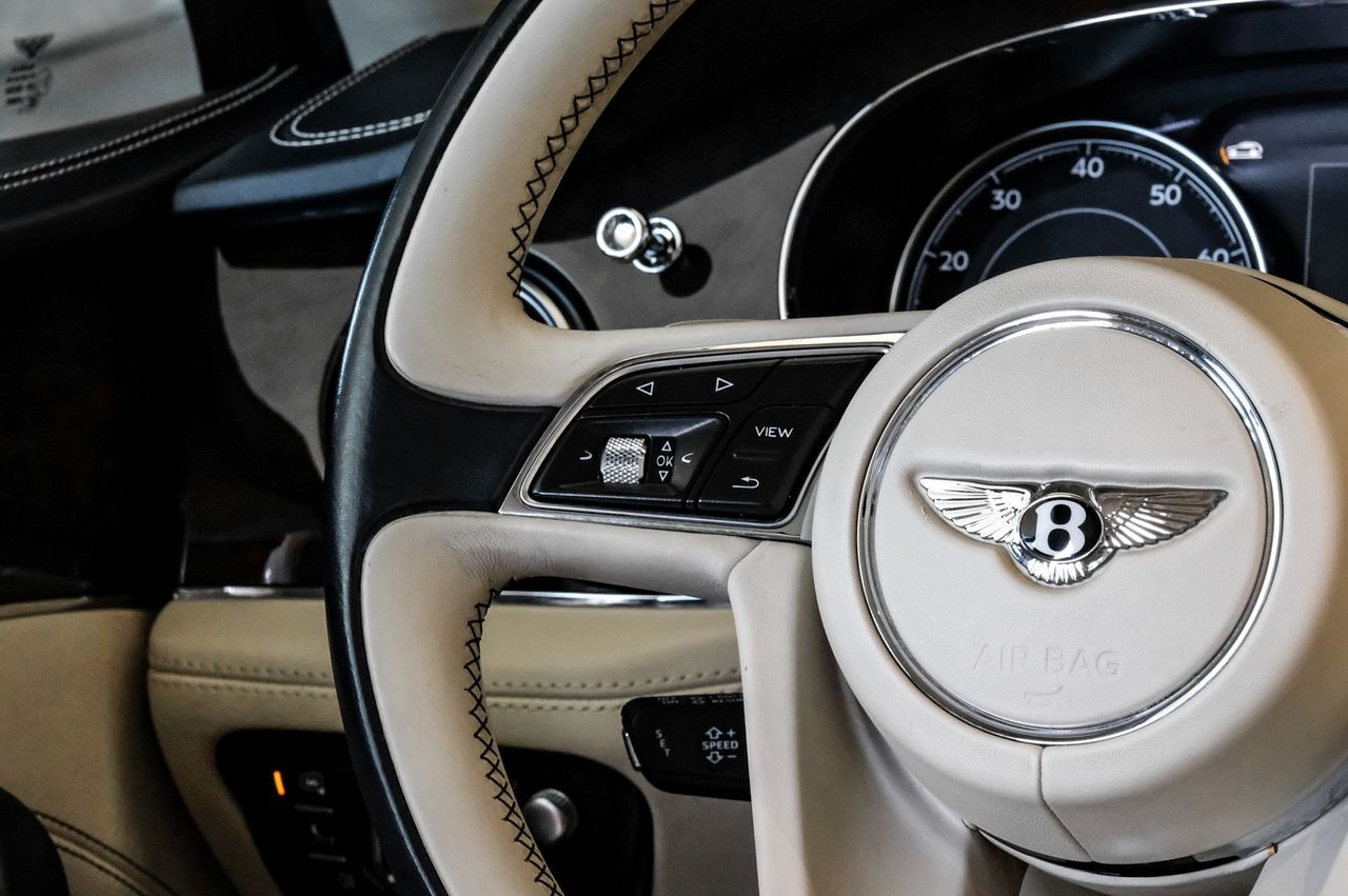Bentley Bentayga Vehicle Main Gallery Image 16