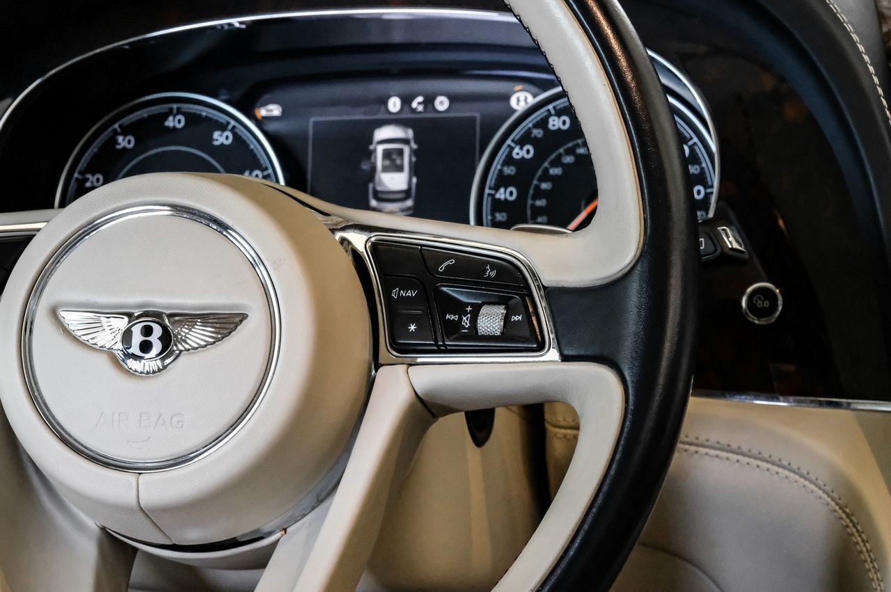 Bentley Bentayga Vehicle Main Gallery Image 17