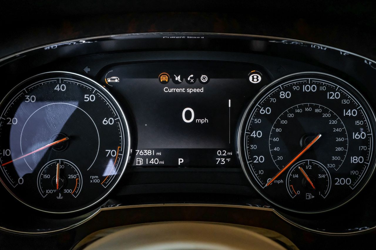 Bentley Bentayga Vehicle Main Gallery Image 18