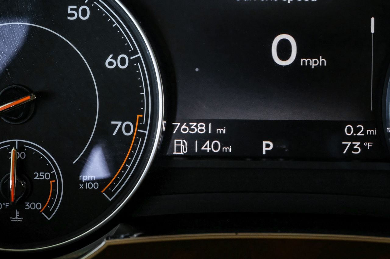 Bentley Bentayga Vehicle Main Gallery Image 19