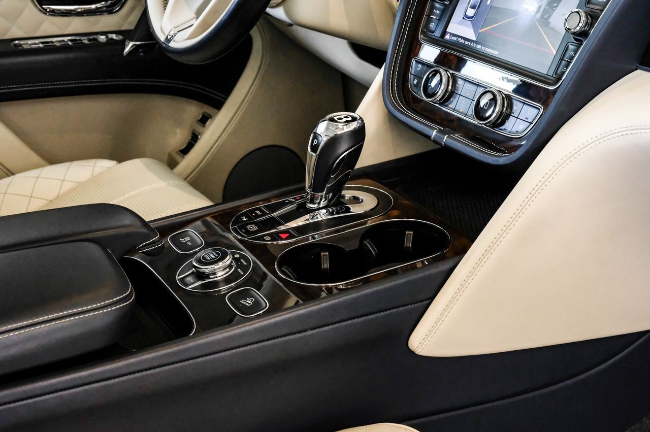 Bentley Bentayga Vehicle Main Gallery Image 23