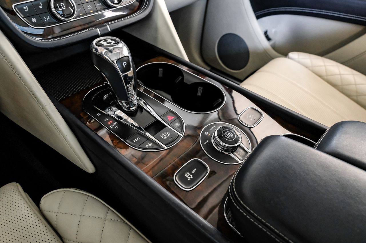 Bentley Bentayga Vehicle Main Gallery Image 24