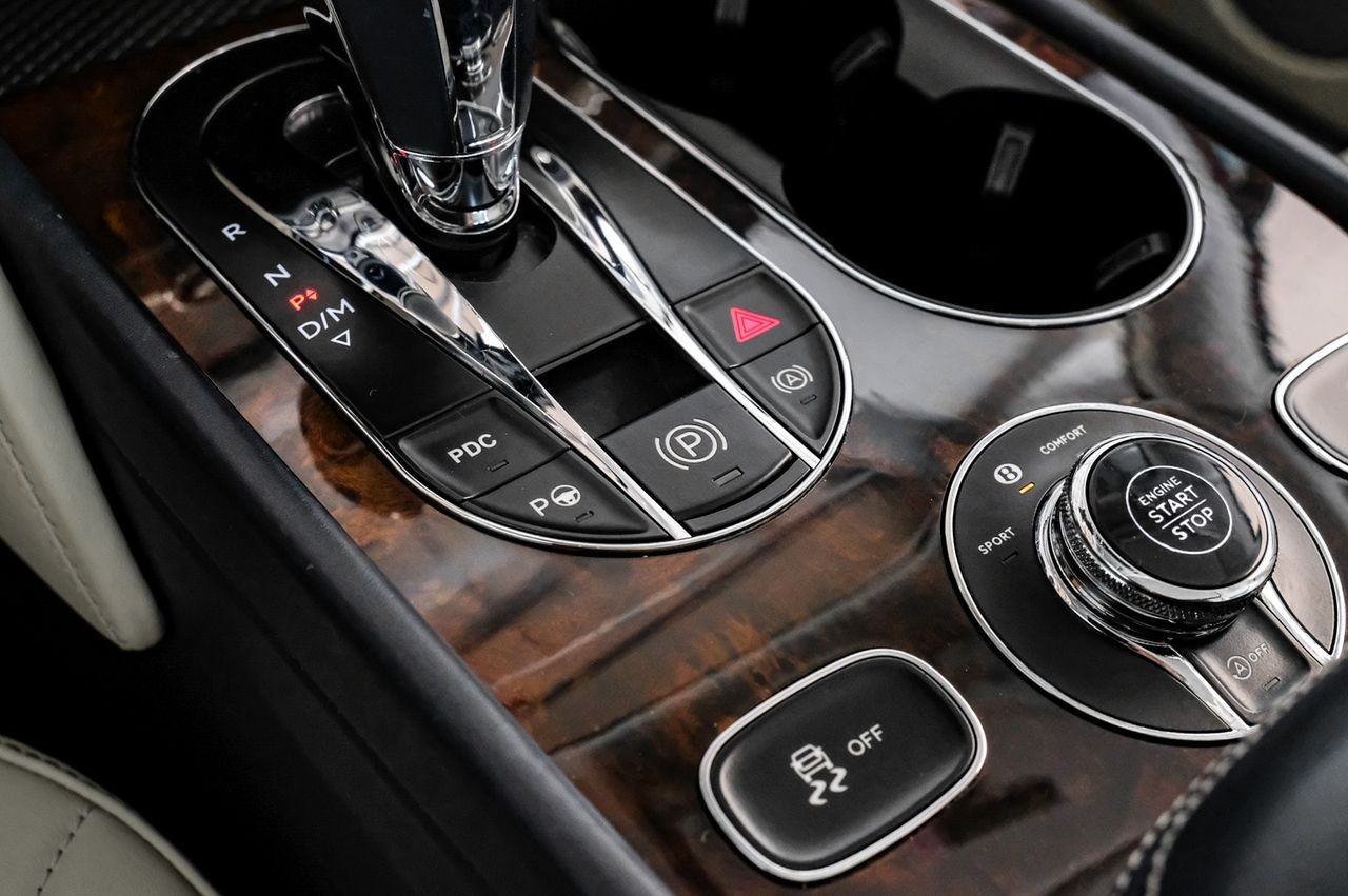Bentley Bentayga Vehicle Main Gallery Image 26