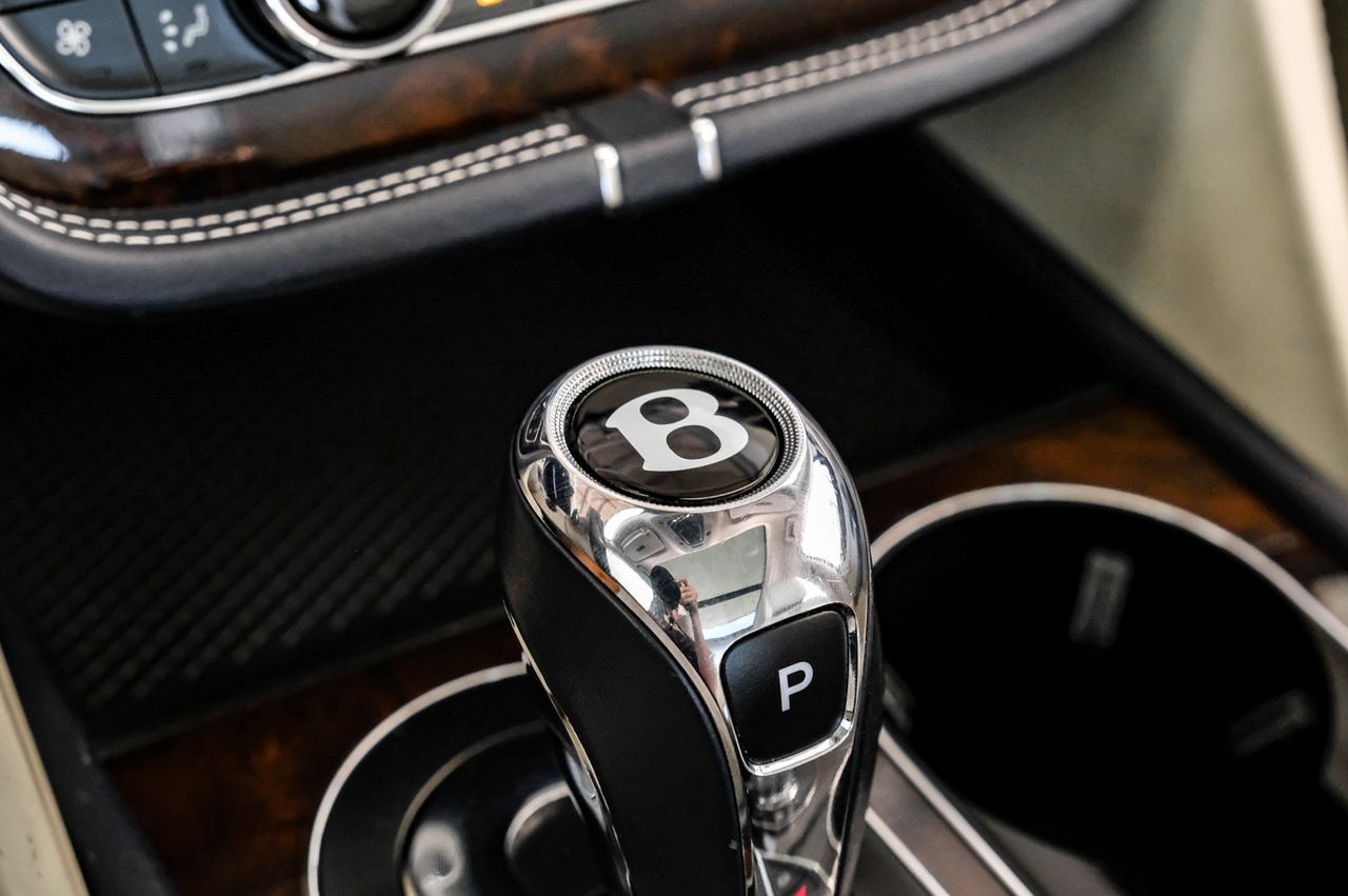 Bentley Bentayga Vehicle Main Gallery Image 28
